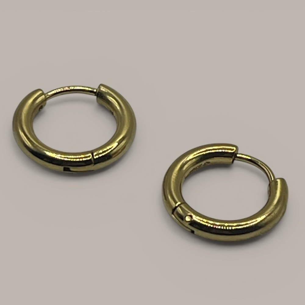 Hey Harper Chunky Small Huggy Hoop Earrings